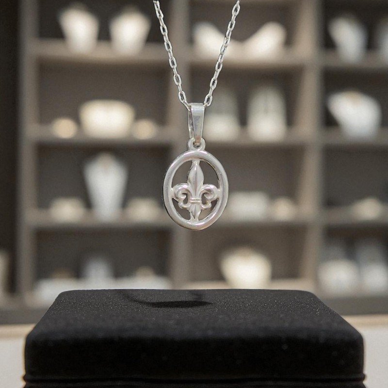 Colgante Artesanal Flor De Lis En Plata 950 Con Cadena De Plata 980