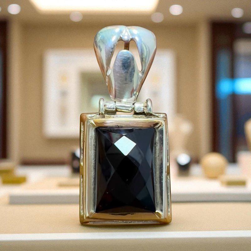 Dije De Zirconia Negra En Plata Y Oro 18K