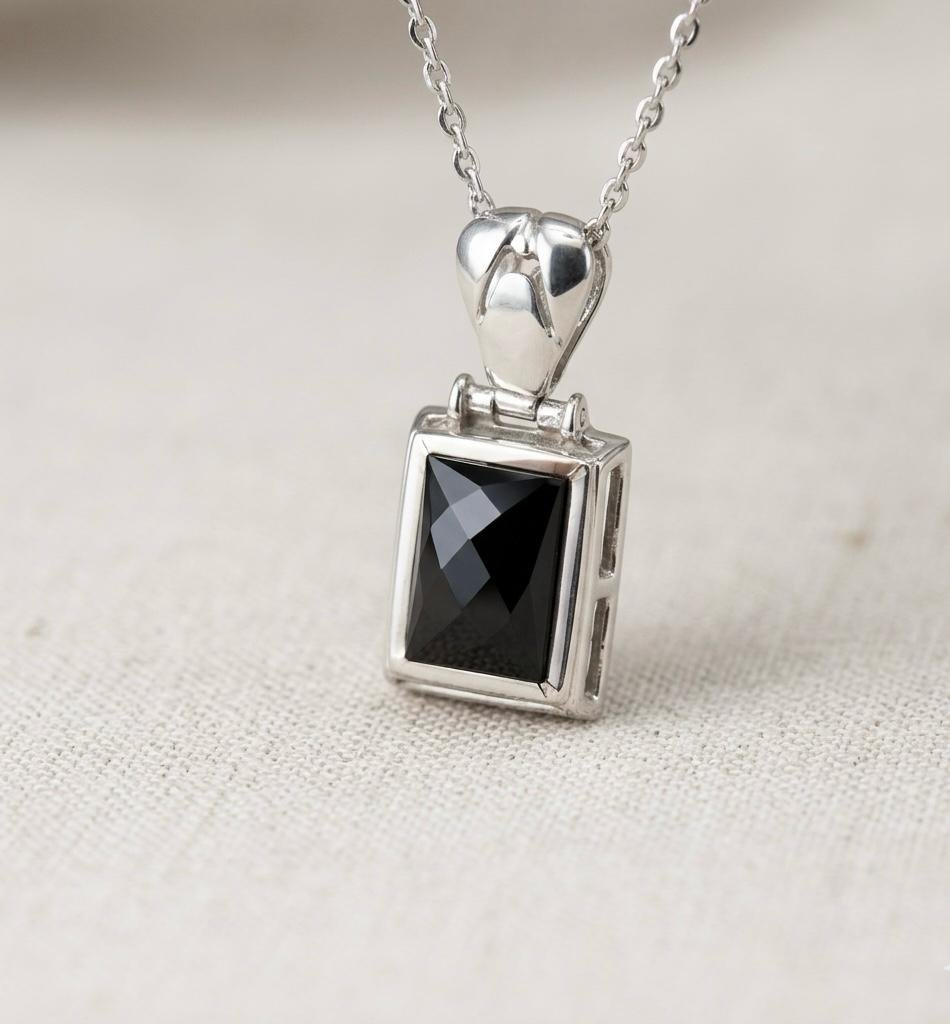 Dije De Zirconia Negra En Plata Y Oro 18K