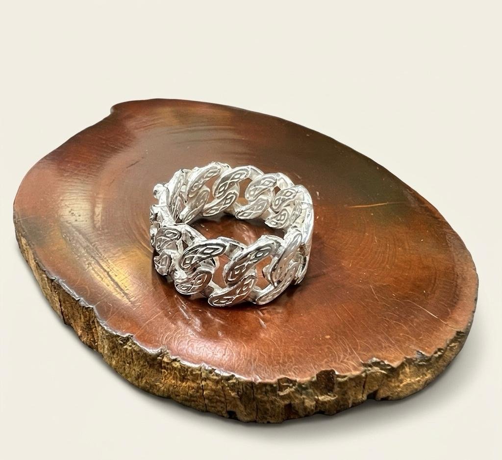 Anillo Con Eslabones De Plata Ley 950 Con Textura Celta