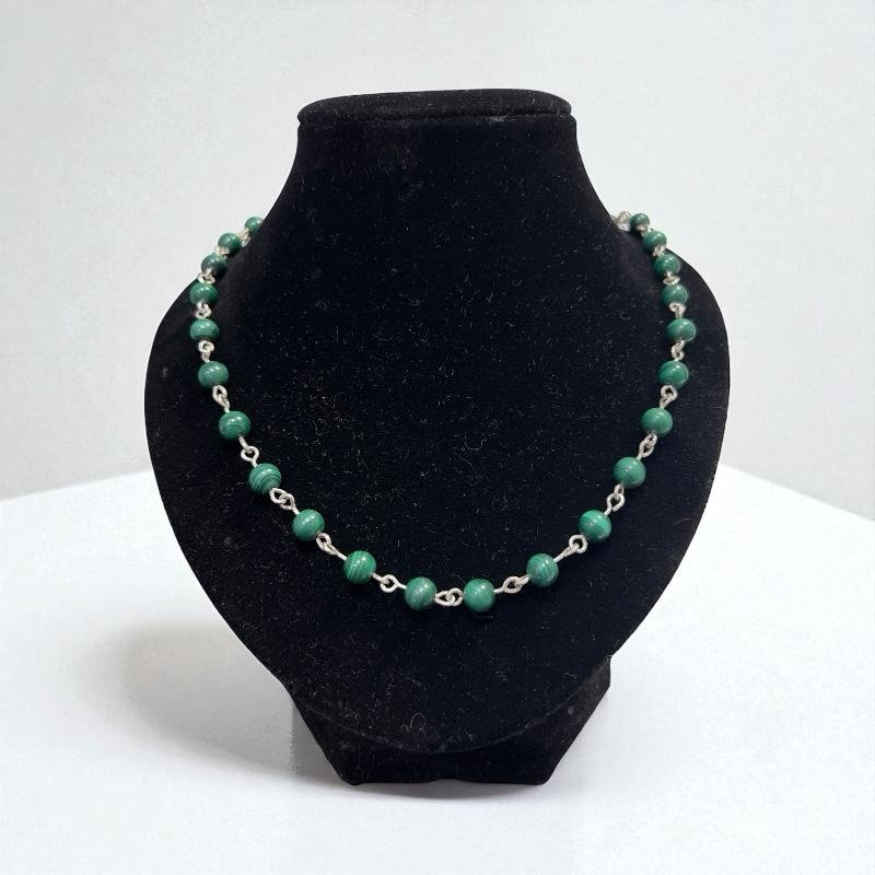 Collar artesanal de malaquita con plata y broche mosquetón