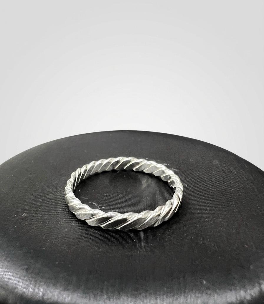 Anillo cintillo trenzado en plata ley 950